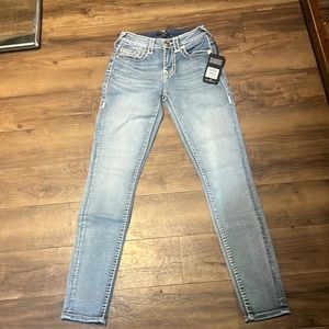 True Religion Jenny curvy size 24 in the waist brand new never worn